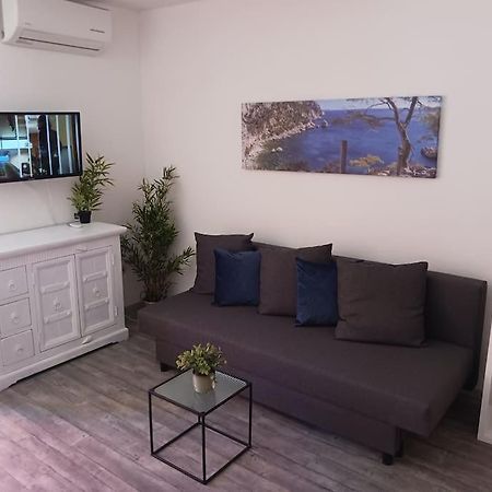 Studio Meuble Bord De Mer Bormes-les-Mimosas Esterno foto