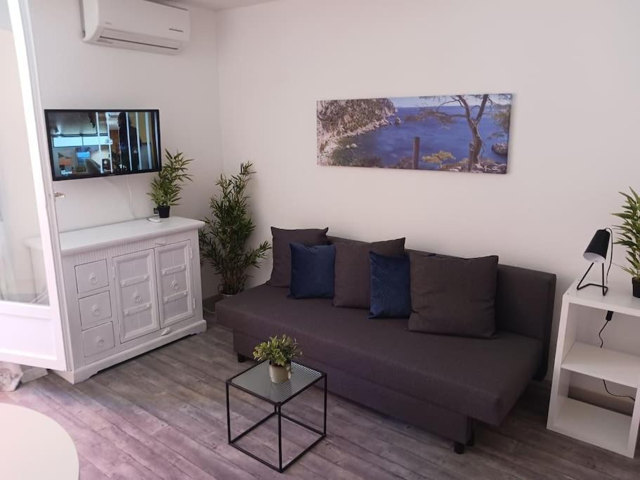 Studio Meuble Bord De Mer Bormes-les-Mimosas Esterno foto
